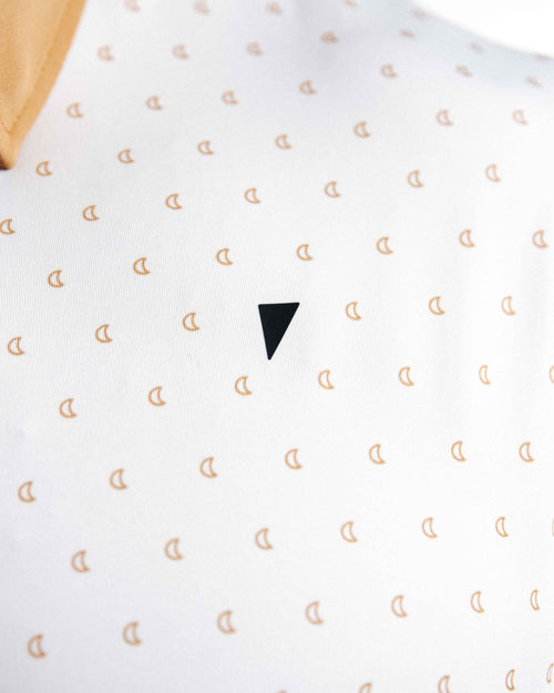 Classic Collar - Half Moon close up primo flag on chest